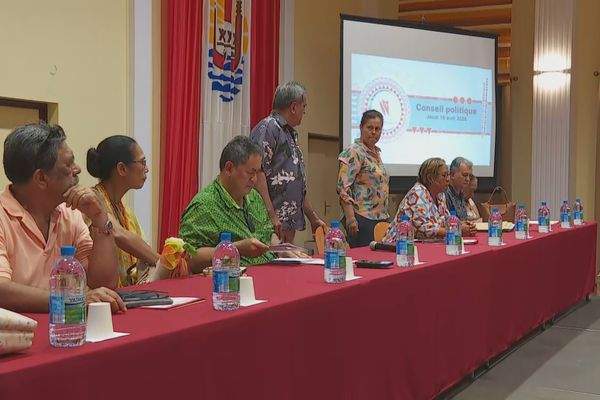 Sénatoriales : le Tapura fait cavalier seul