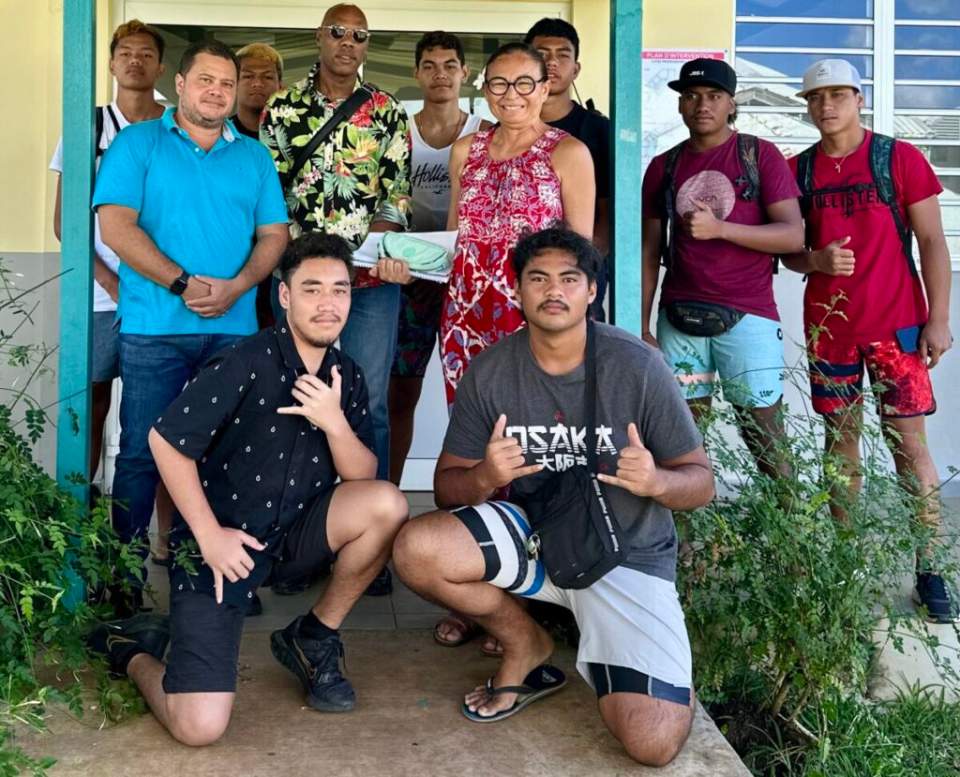 Les VJC se préparer pour leur semaine de la terre au Fare Hape