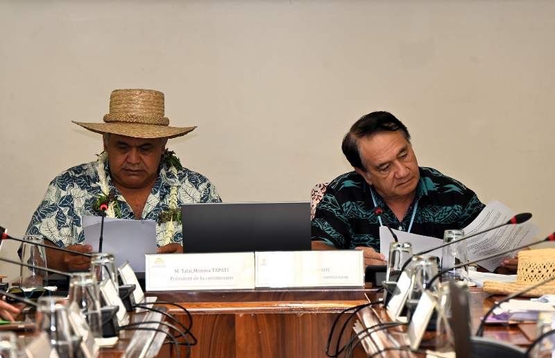 Réunion de la commission des institutions, des affaires internationales et des relations avec les communes