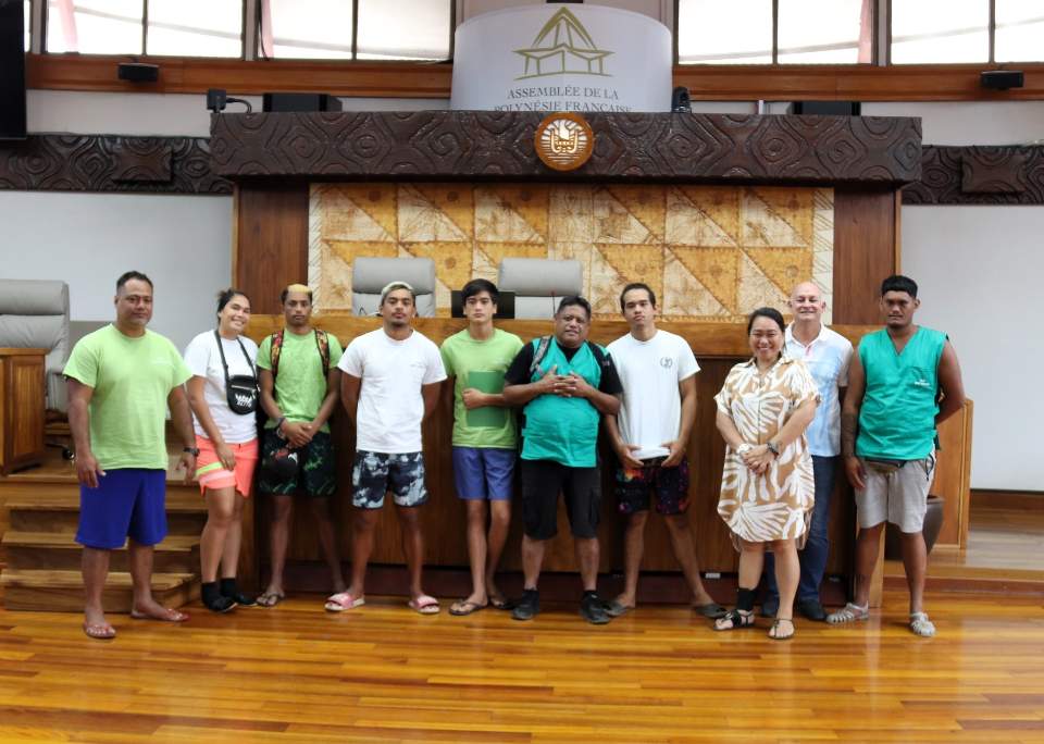 Visite des élèves du Lycée Agricole Saint-Athanase de Nuku Hiva à l’Assemblée