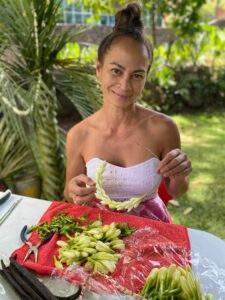 Talent d’artisan : Tevaite et ses créations florales au 3e Salon des Arts de la Maison