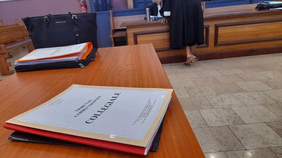 Il meurt en chutant d’une voiture à Papara : le conducteur ivre condamné à 3 ans ferme