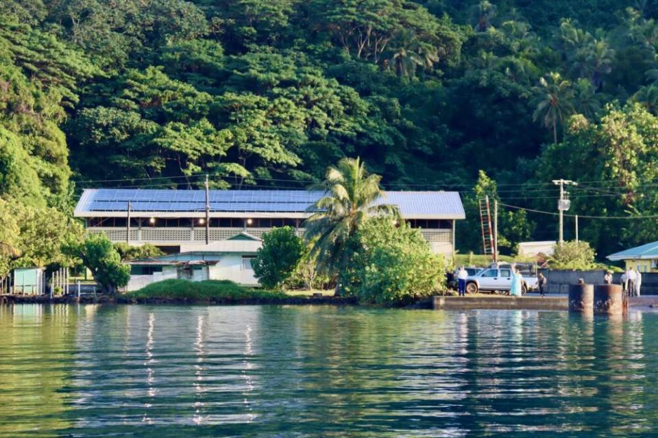Taha’a : trois bâtiments communaux équipés de panneaux photovoltaïques