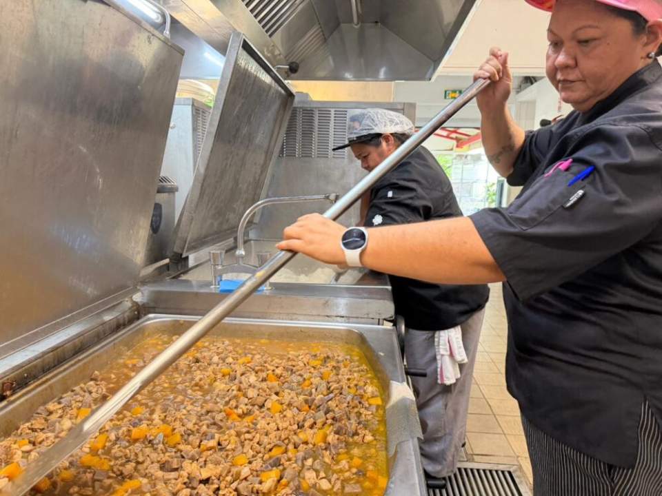 Quand le taro local s’invite au menu de 7 000 élèves des îles Sous-le-Vent