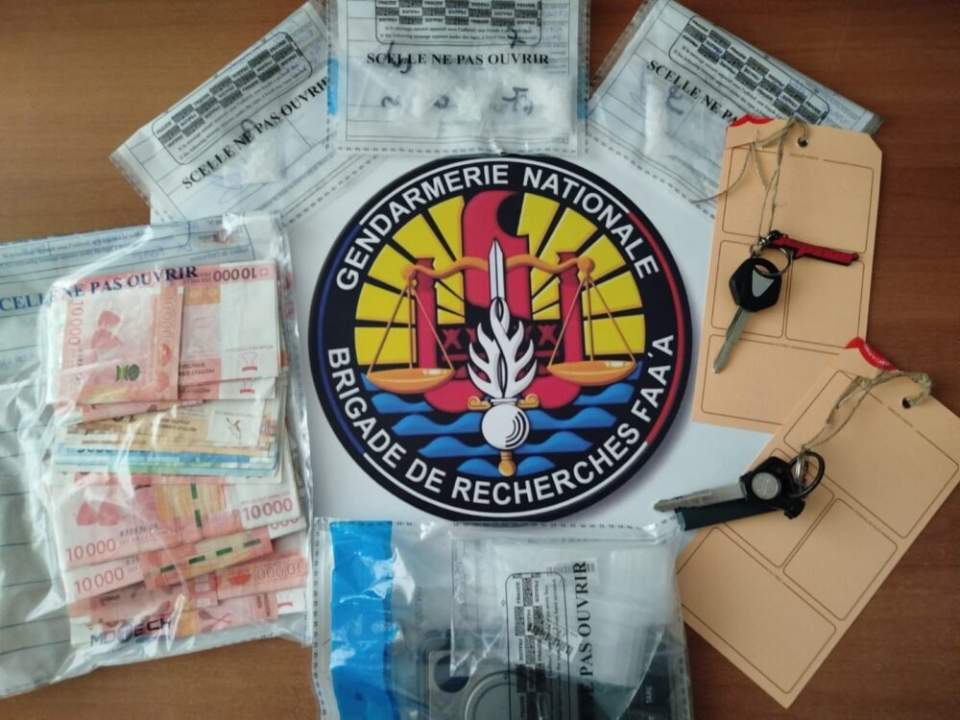 Coup de filet à Moorea : deux réseaux de trafic de méthamphétamine tombent