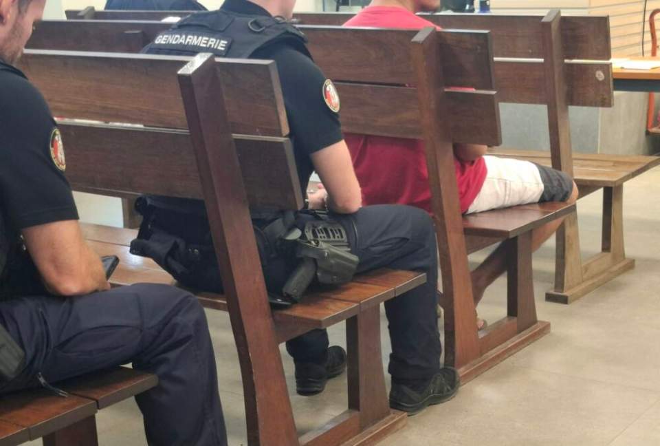 Sous ice, il frappe son fils de 6 ans et lui perfore la rate