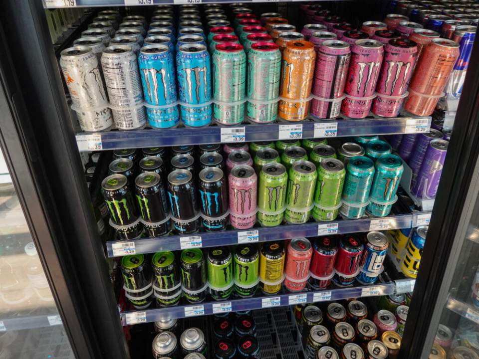 Boissons énergisantes : des parlementaires demandent l’interdiction aux moins de 16 ans